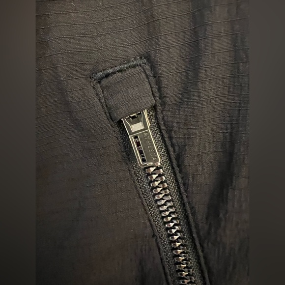 Women's Athleta Trekkie North Mid Rise 9" Bermuda Shorts Black Size: 12. - Picture 5 of 5